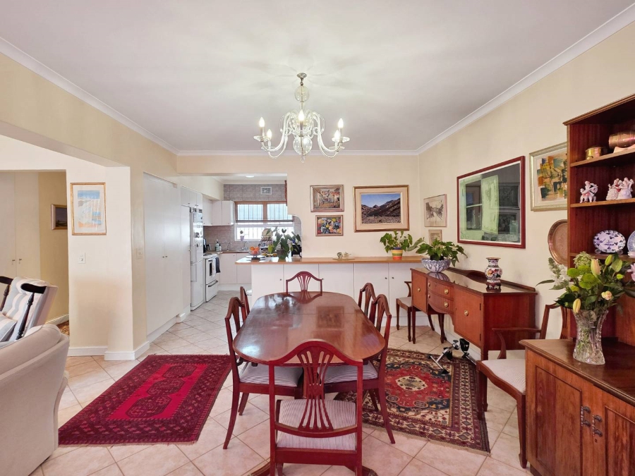 2 Bedroom Property for Sale in Sea Point Western Cape